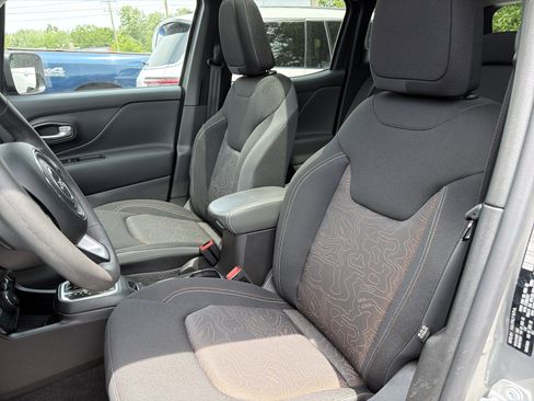 Certified 2023 Jeep Renegade Latitude w/ Sun/Sound Group AWD/4WD image 13