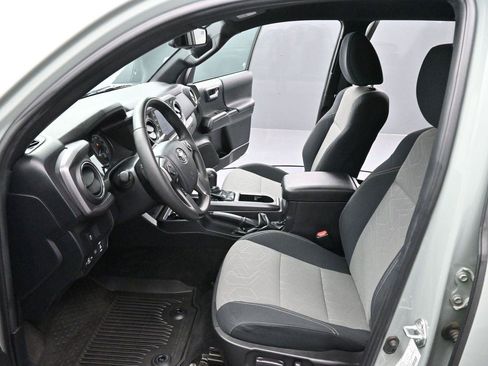 Used 2023 Toyota Tacoma TRD Sport AWD/4WD image 11