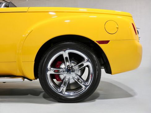 Used 2005 Chevrolet SSR w/ Preferred Equipment Group image 35