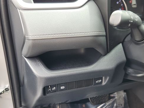 Used 2019 Toyota RAV4 XLE w/ Convenience Package AWD/4WD image 12