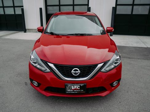 Used 2018 Nissan Sentra SR image 2