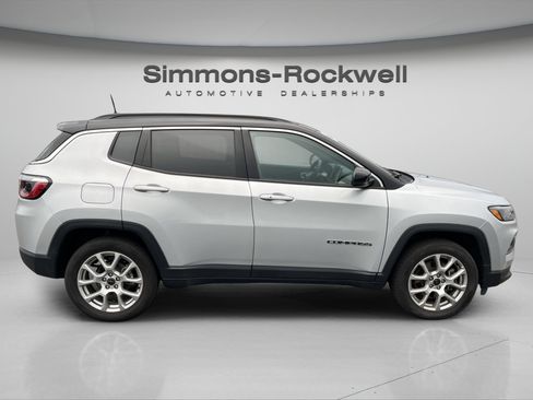 Used 2025 Jeep Compass Limited AWD/4WD image 6