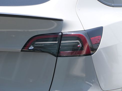 Used 2021 Tesla Model Y Performance AWD/4WD image 4