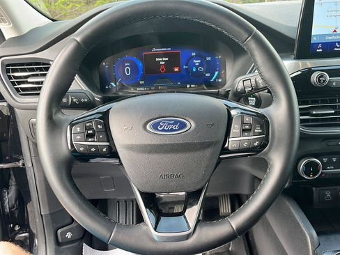Used 2022 Ford Escape Titanium FWD image 13