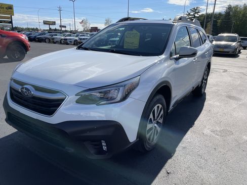 Used 2022 Subaru Outback Premium image 4