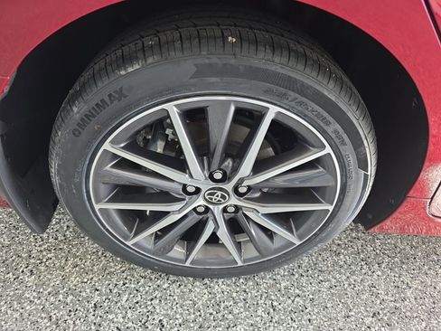 Used 2021 Toyota Camry XLE image 12