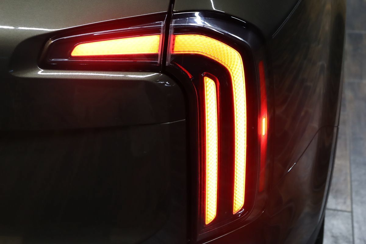 Used 2024 Kia Telluride EX w/ EX Captain's Chair Package FWD image 17
