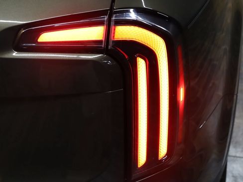 Used 2024 Kia Telluride EX w/ EX Captain's Chair Package FWD image 17