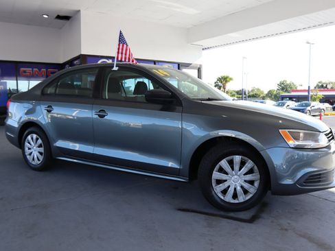 Used 2014 Volkswagen Jetta S image 4