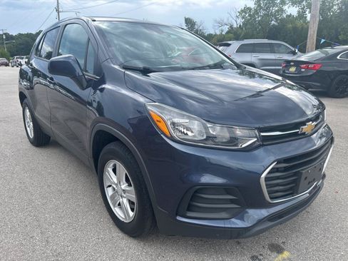 Used 2019 Chevrolet Trax LS w/ Tint and Cruise Package FWD image 3
