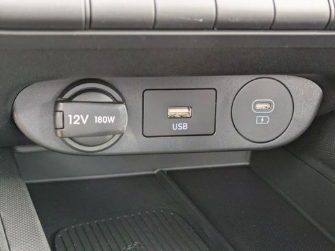 Certified 2025 Hyundai Elantra SEL image 19