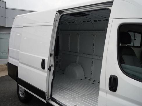 Used 2025 RAM ProMaster 3500 w/ Convenience Group FWD image 13
