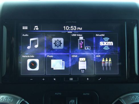 Used 2018 Jeep Wrangler Unlimited Sahara image 25