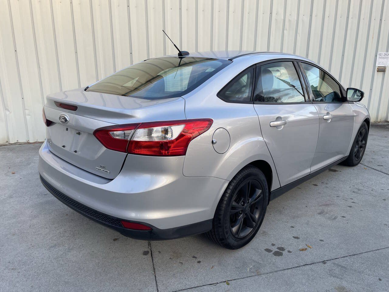 Used 2014 Ford Focus SE w/ SE Winter Package FWD image 3
