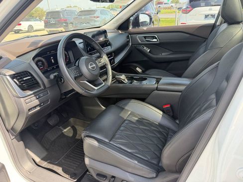Used 2023 Nissan Rogue Platinum w/ Platinum Premium Package FWD image 3