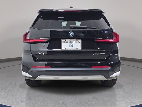 Used 2025 BMW X1 xDrive28i w/ Technology Package AWD/4WD image 7