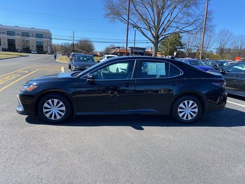 Used 2022 Toyota Camry LE w/ Cold Weather Package image 7