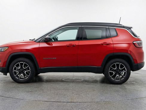 Used 2025 Jeep Compass Trailhawk AWD/4WD image 5