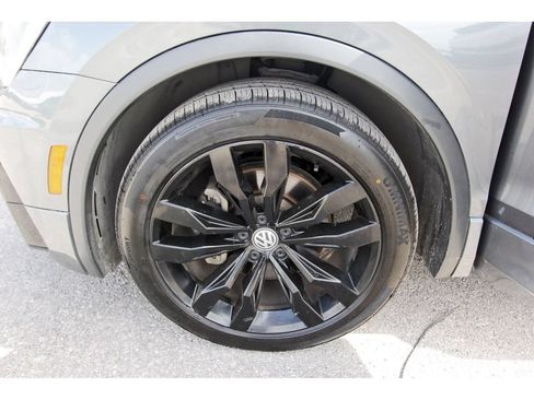 Used 2021 Volkswagen Tiguan SE R-Line FWD image 31