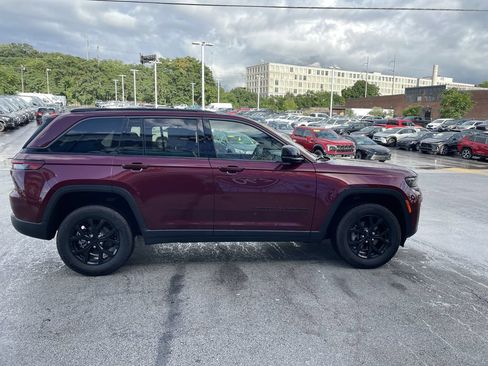 Used 2026 Jeep Grand Cherokee Altitude AWD/4WD image 7