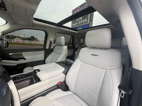 Used 2025 Ford Expedition Platinum w/ Platinum Ultimate Package AWD/4WD image 7