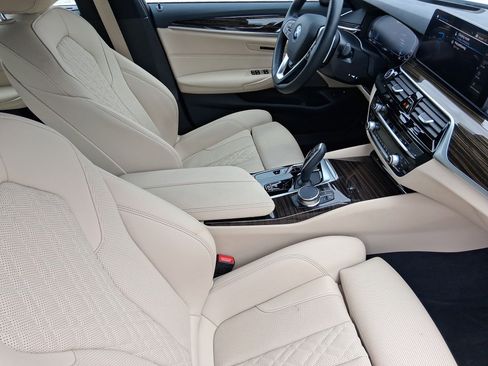 Certified 2023 BMW 530e w/ Executive Package image 30