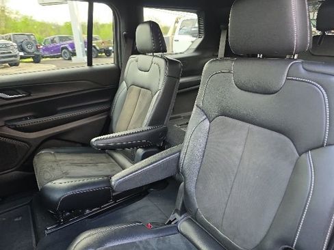 Used 2024 Jeep Grand Cherokee L Altitude AWD/4WD image 13