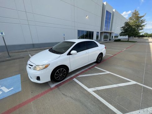 Used 2012 Toyota Corolla LE FWD image 1
