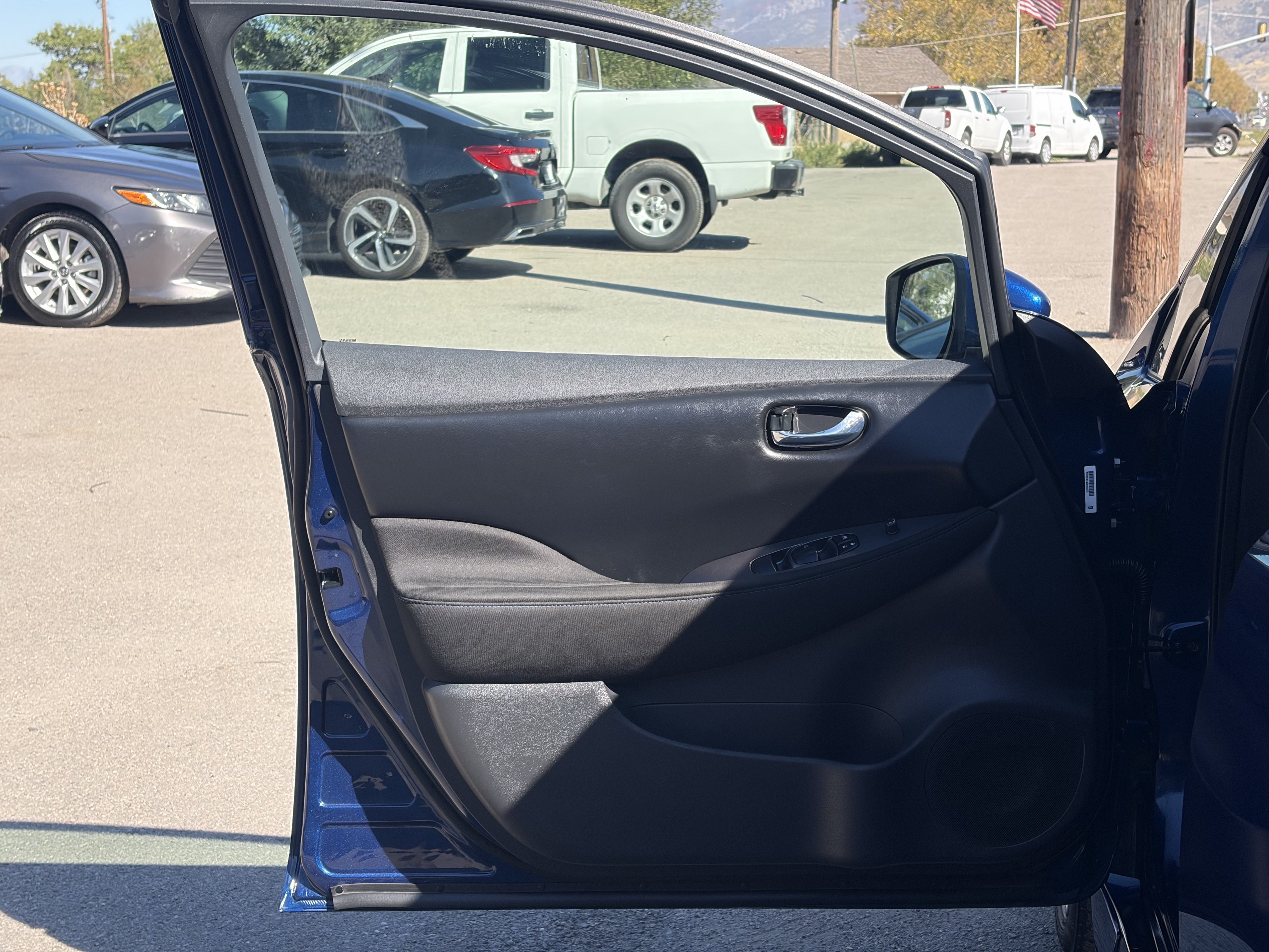 Used 2025 Nissan Leaf S FWD image 14