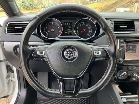 Used 2016 Volkswagen Jetta Sport image 12