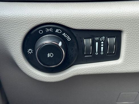 Used 2022 Chrysler Pacifica Touring-L image 44