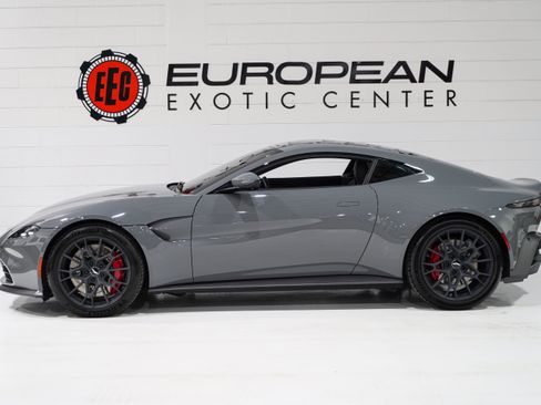 Used 2022 Aston Martin V8 Vantage Coupe RWD image 7