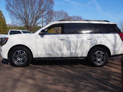 Certified 2025 Ford Expedition Active image 4