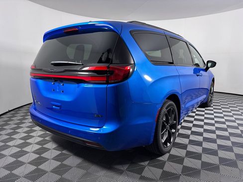 New 2026 Chrysler Pacifica Select w/ S Appearance Package image 19