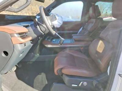 Used 2025 Lincoln Navigator Reserve AWD/4WD image 6