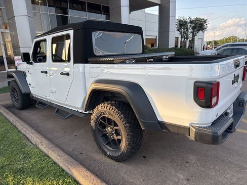 Used 2024 Jeep Gladiator Sport AWD/4WD image 3