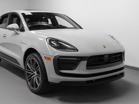 New 2026 Porsche Macan AWD/4WD image 9