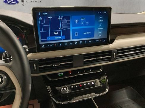 Used 2025 Lincoln Corsair Reserve image 16