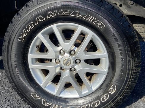 Used 2015 Nissan Frontier SV image 10