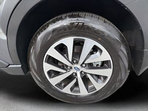 Used 2025 Subaru Outback Premium w/ Popular Package #1A AWD/4WD image 28