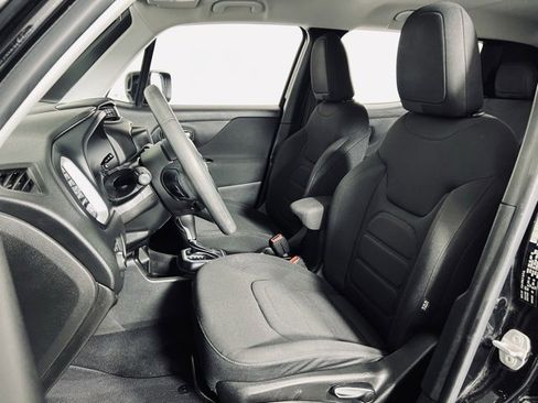 Used 2018 Jeep Renegade Latitude image 11