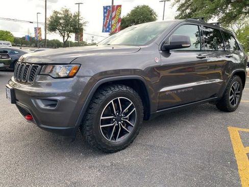 Used 2019 Jeep Grand Cherokee Trailhawk image 2