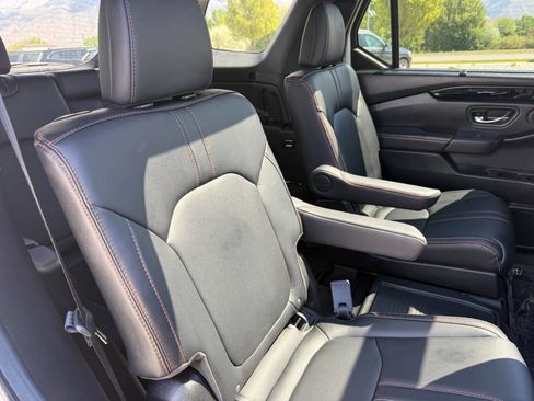 Used 2025 Honda Pilot TrailSport image 26
