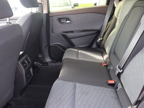 Used 2023 Nissan Rogue SV AWD/4WD image 17