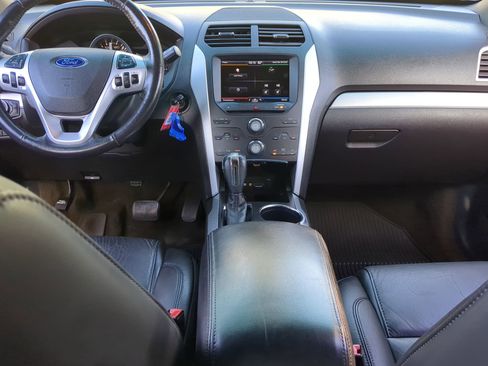 Used 2013 Ford Explorer XLT image 16