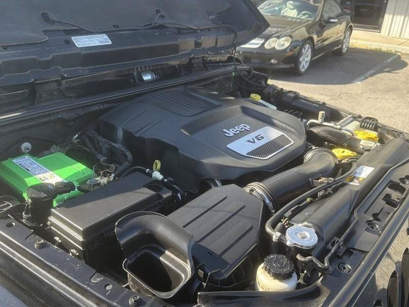 Used 2014 Jeep Wrangler Unlimited Sahara w/ Dual Top Group AWD/4WD image 27