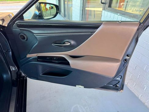 Used 2022 Lexus ES 350 w/ Premium Package image 12