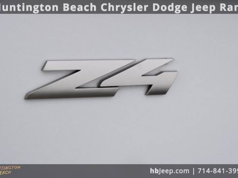 Used 2024 BMW Z4 M40i w/ Premium Package image 8