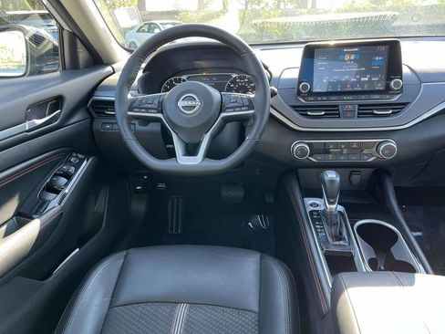Used 2023 Nissan Altima 2.5 SR FWD image 12