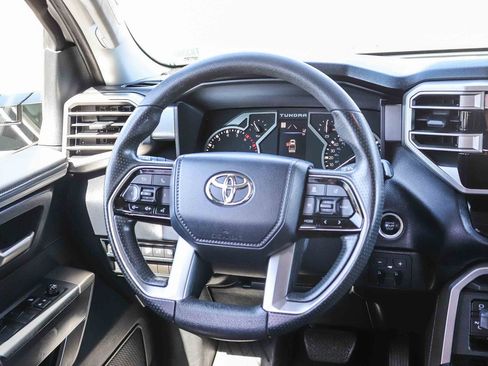 Used 2022 Toyota Tundra SR5 w/ SR5 Convenience Package AWD/4WD image 18